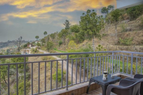 Family Suite Room Mountain View I Kasauli I Cloud Berry - By Exotic Stays
